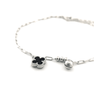 Sidabrinė grandinėlė ant kojos