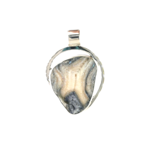 Sidabrinis pakabukas su chalcedonu